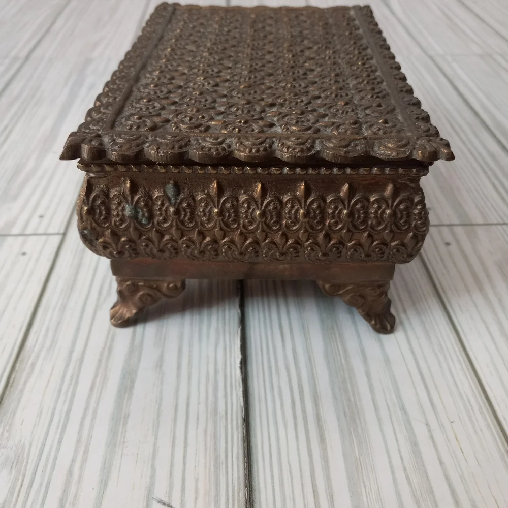 Vintage Hollywood Regency Solid Brass Ornate Footed Vanity Jewelry Trinket Box